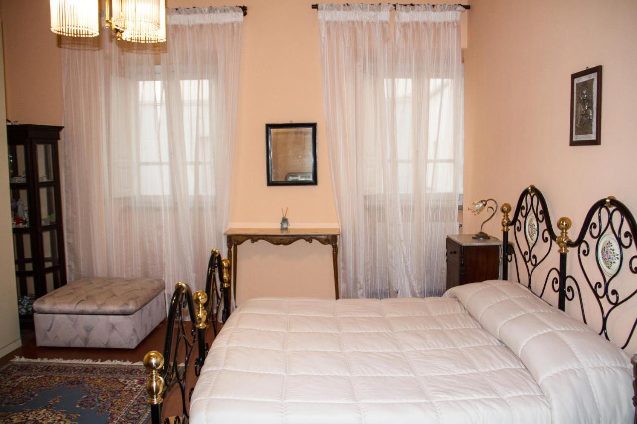 Porta Crucifera Apartment *