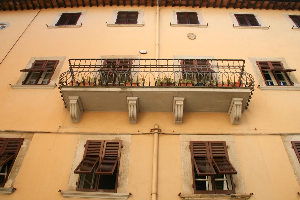 Porta Crucifera Apartment *